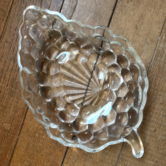Vintage Anchor Hocking glass Grape Dish, Relish dish, Candy Bowl - many uses - Picture 2 of 13